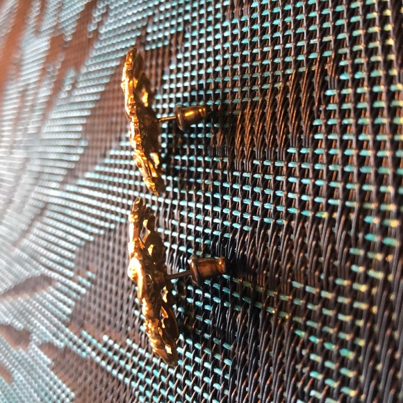 Avon Vintage Pierced Earrings Gold-tone - Picture 3 of 3